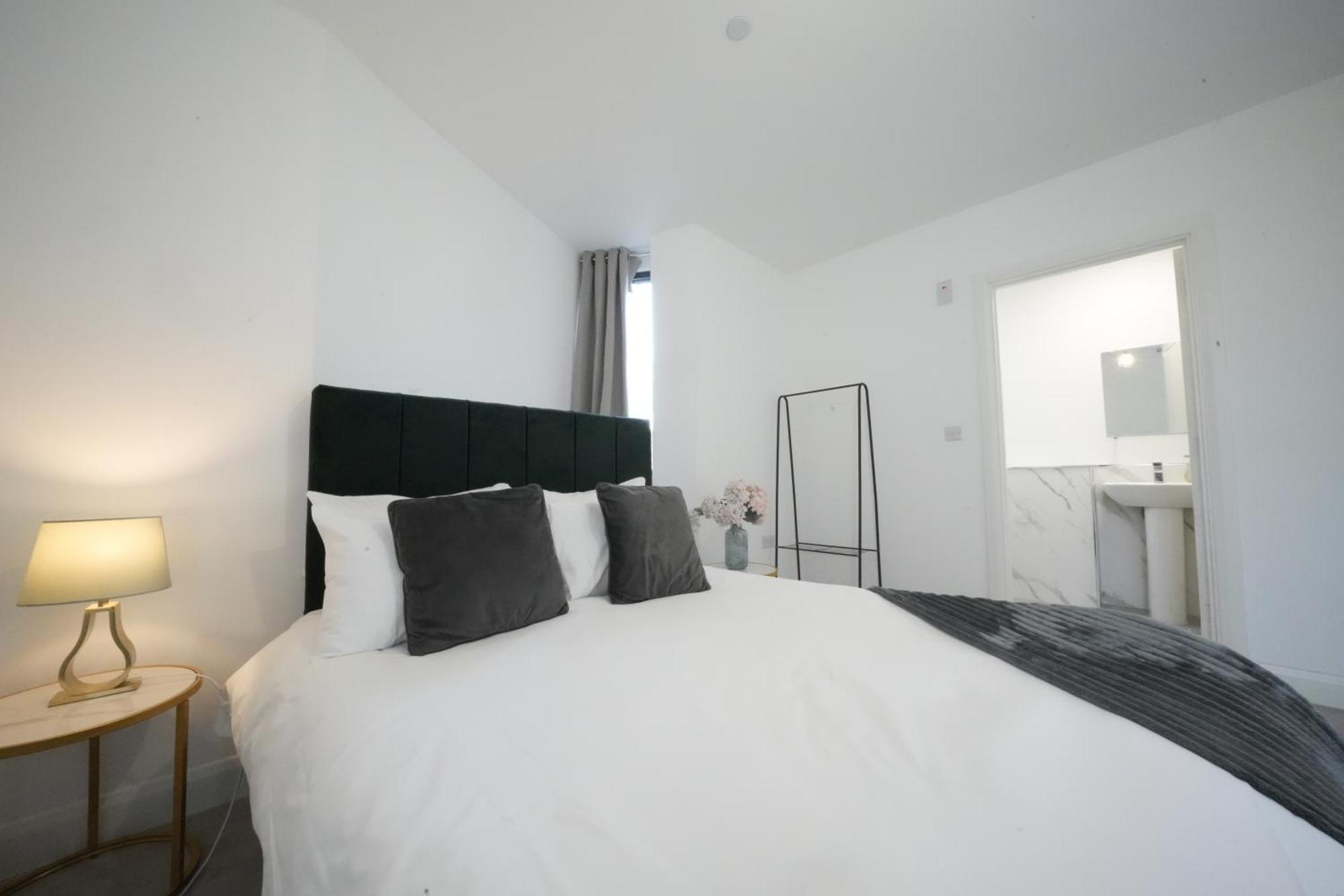 Ealing Broadway Great Stay 7-Minute Walk From The Underground المظهر الخارجي الصورة